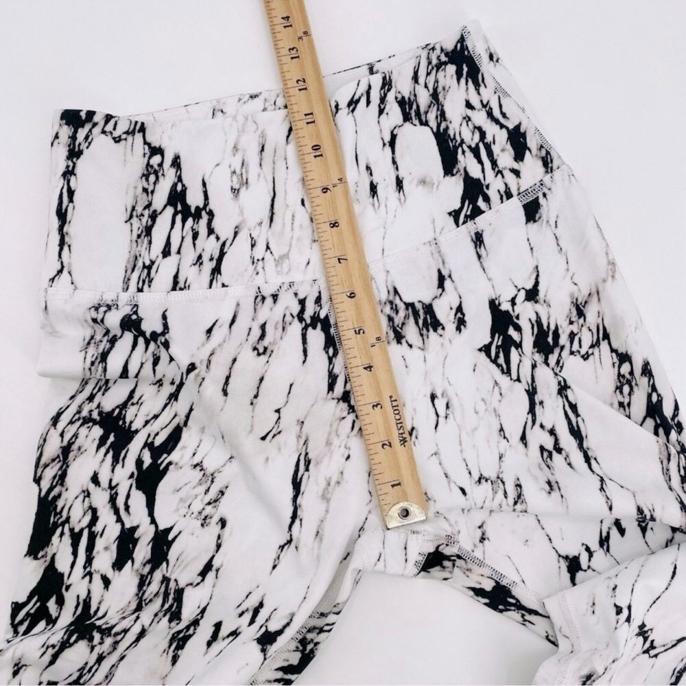 BEYOND YOGA 💥RARE💥 Olympus White & Black Marble High Waisted Midi Leggings - Picture 14 of 15